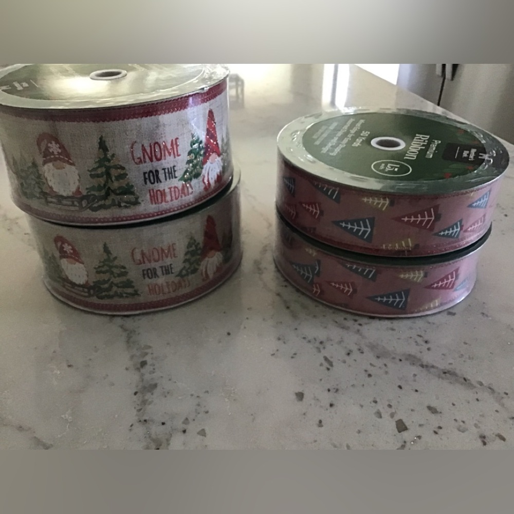 4 Rolls of Wired Edge Christmas Ribbon - Picture 2 of 3